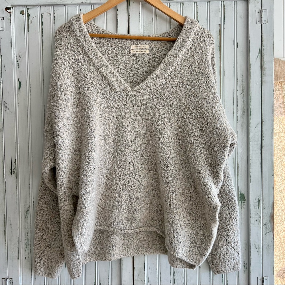 Urban Outfitters cream Boucle Teddy fleece  v-neck sweater sz M/L boho ivory